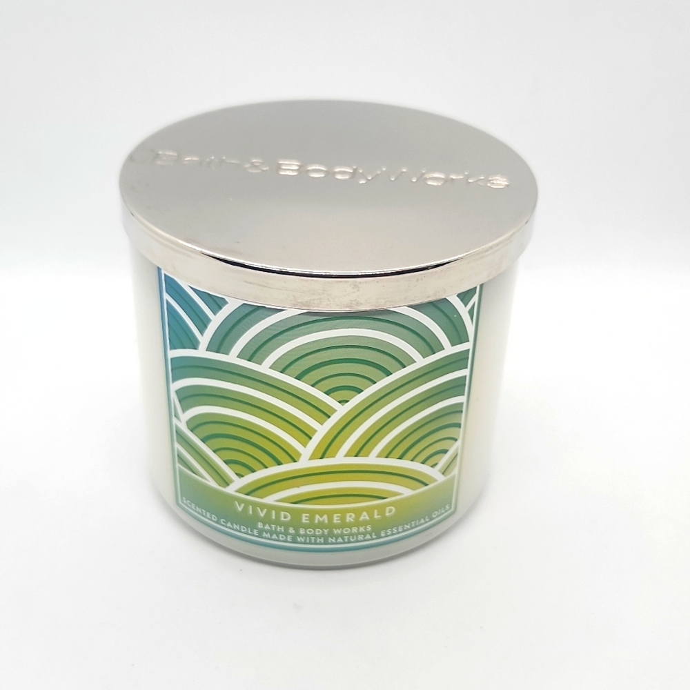 Bath & Body Works 3-Wick Scented Candle in Vivid Emerald NEW